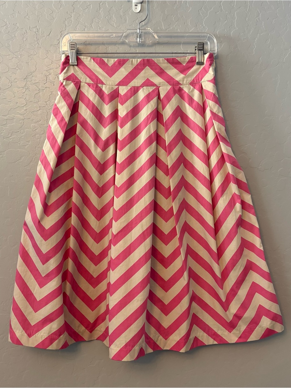 Downeast Basics pink and cream chevron knee length skirt size small